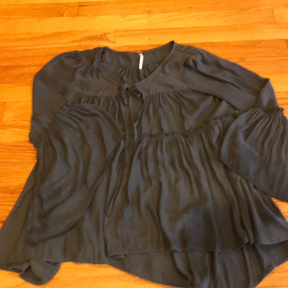 BARELY WORN PEASANT TIERED SHIRT FREE PEOPLE - Picture 8 of 8